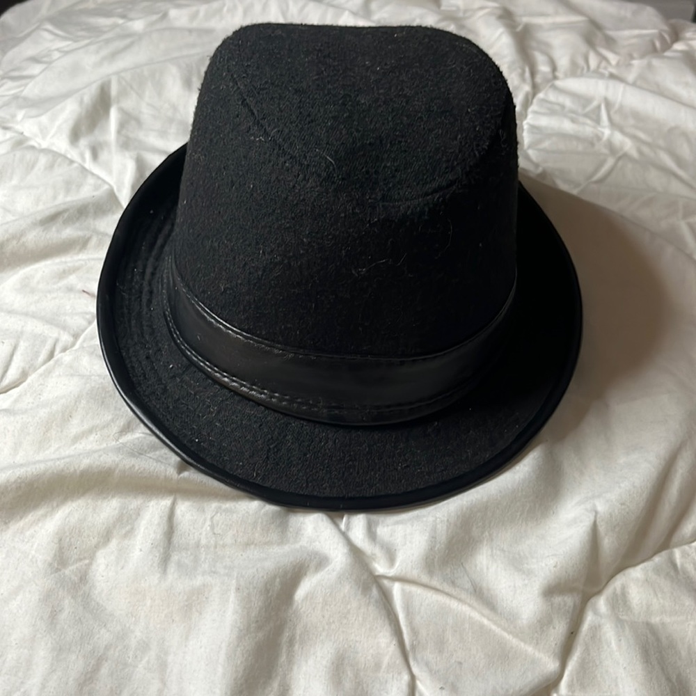 Slightly used black fedora